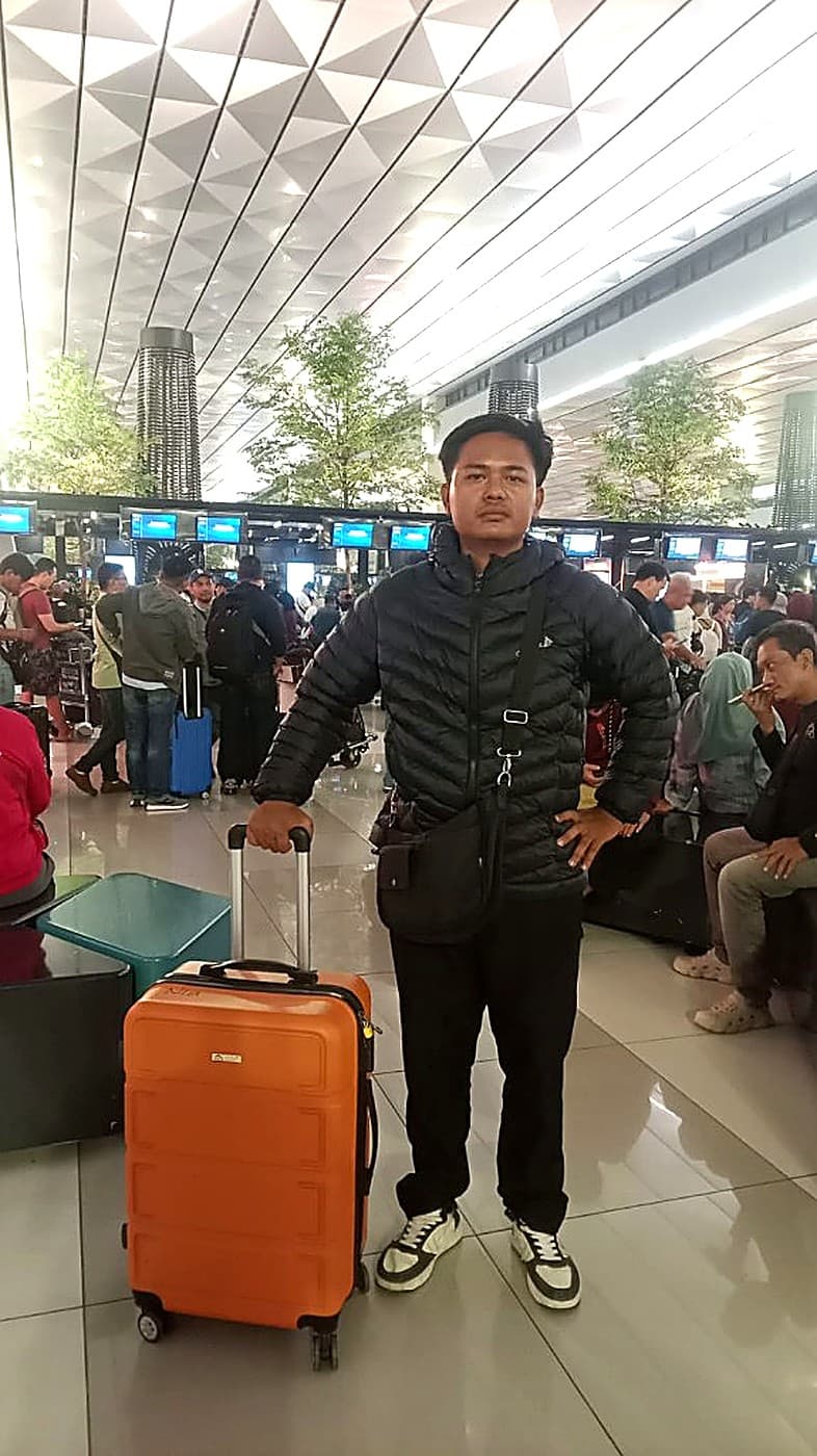 Persiapan keberangkatan ke Jepang dengan koper
